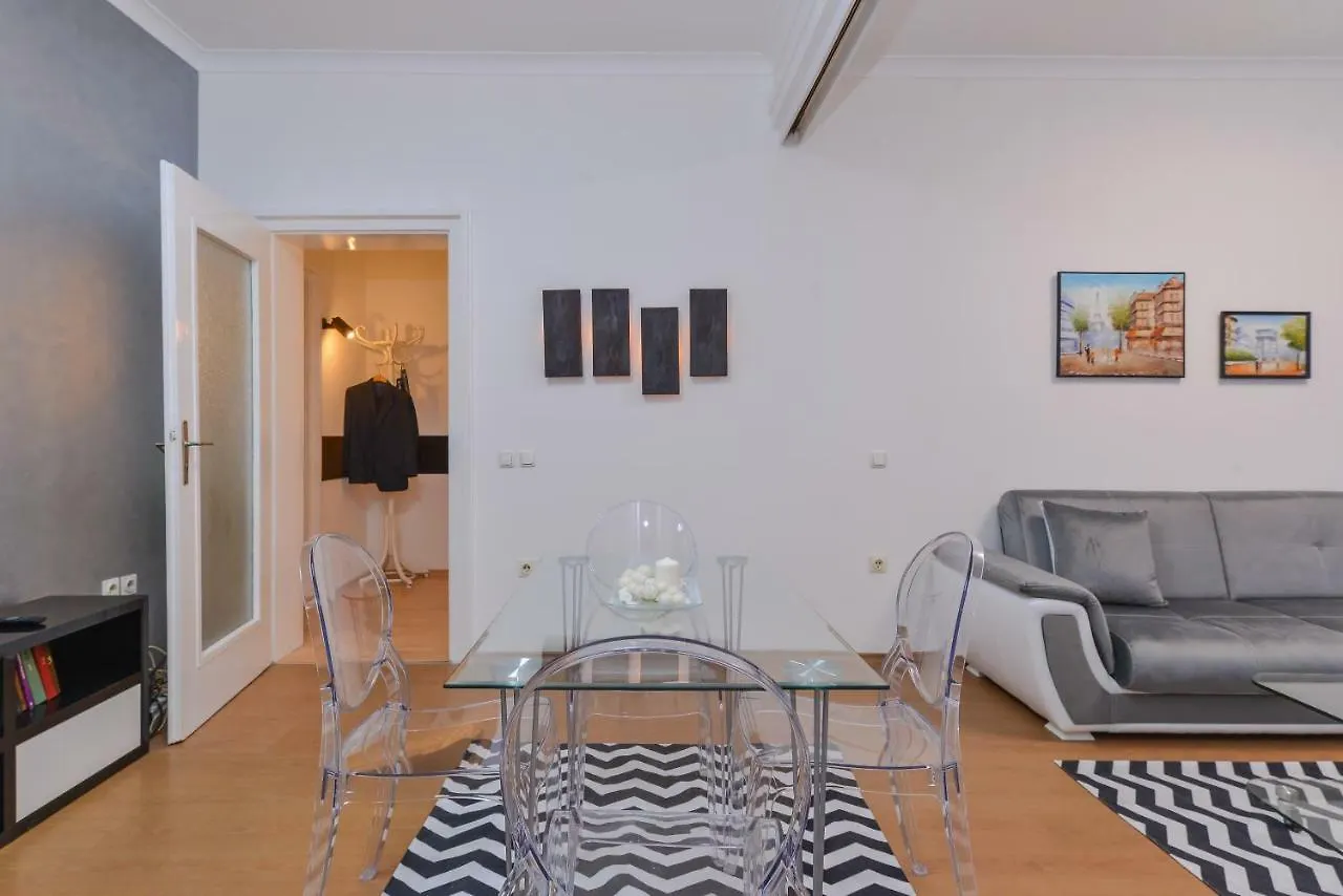 Apartment Home Sweet Home - Spacious Two Bedroom On Dondukov Boulevard Sofia